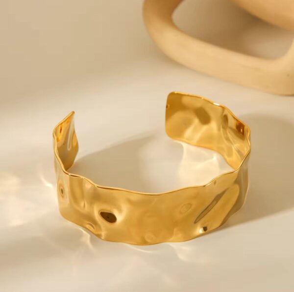Eterna luxe Cuff